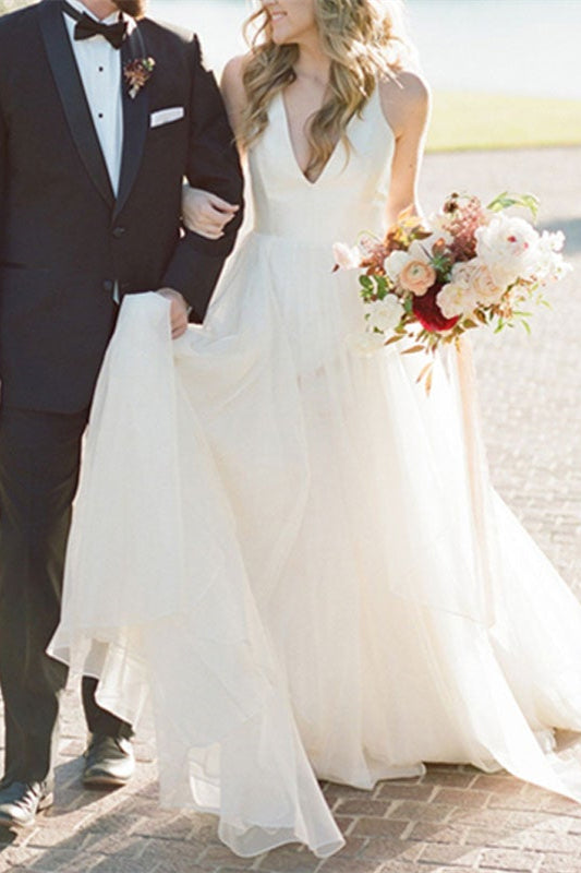 Vestido de novia de tul con escote en V y sin mangas de Weitese